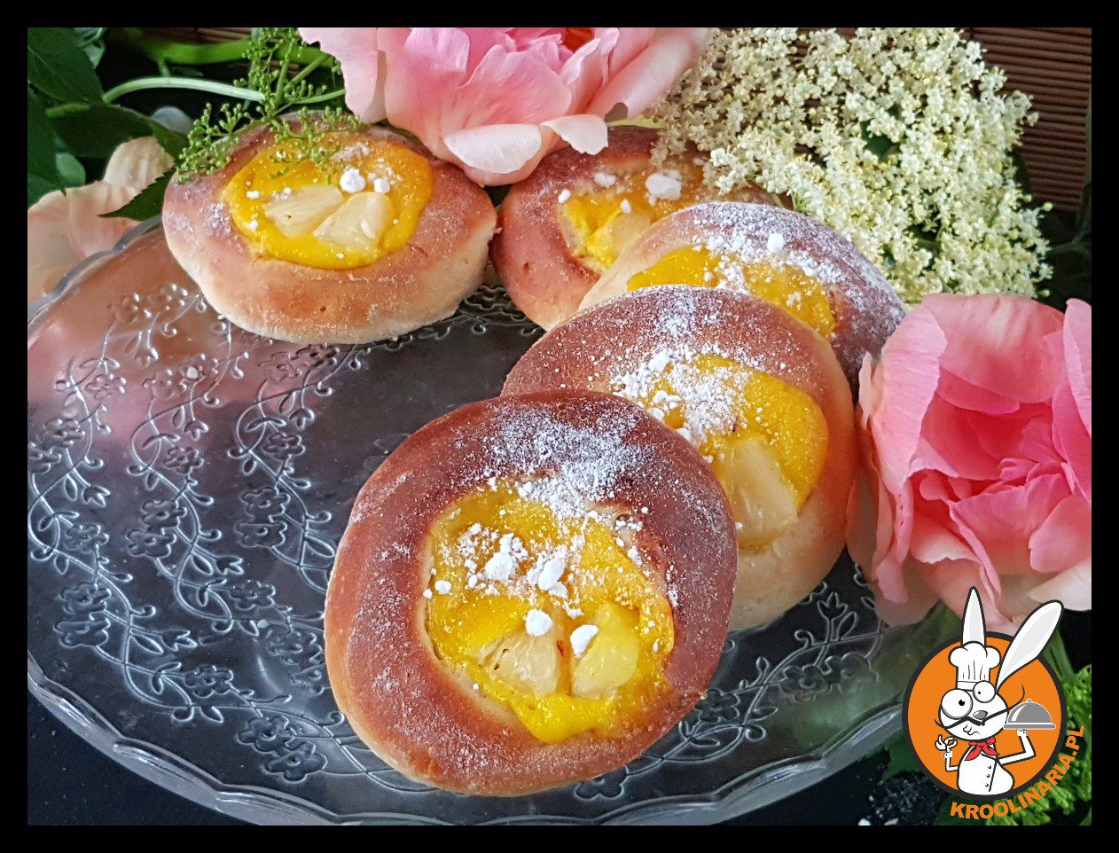 Drożdżówki z ananasowym curdem