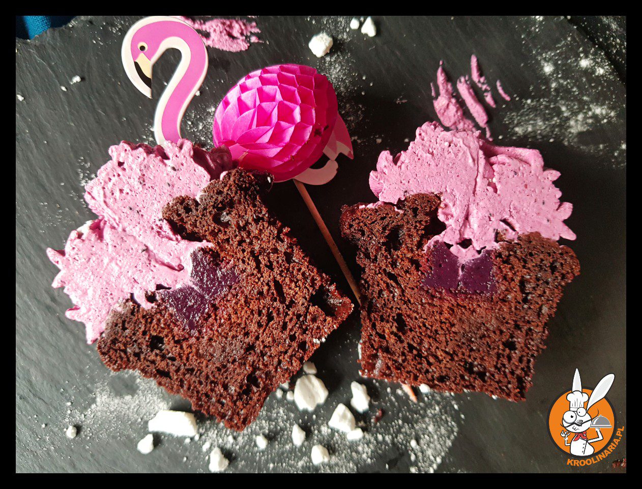 Muffinki czekoladowe z kremem porzeczkowym