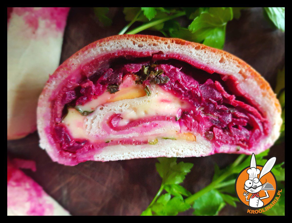 Drożdżowa rolada z burakami i pastrami