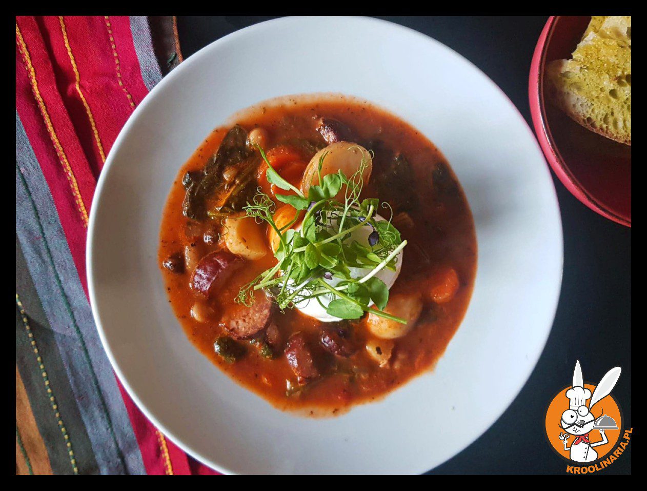 Zupa fasolowa ze szpinakiem i kiełbasą