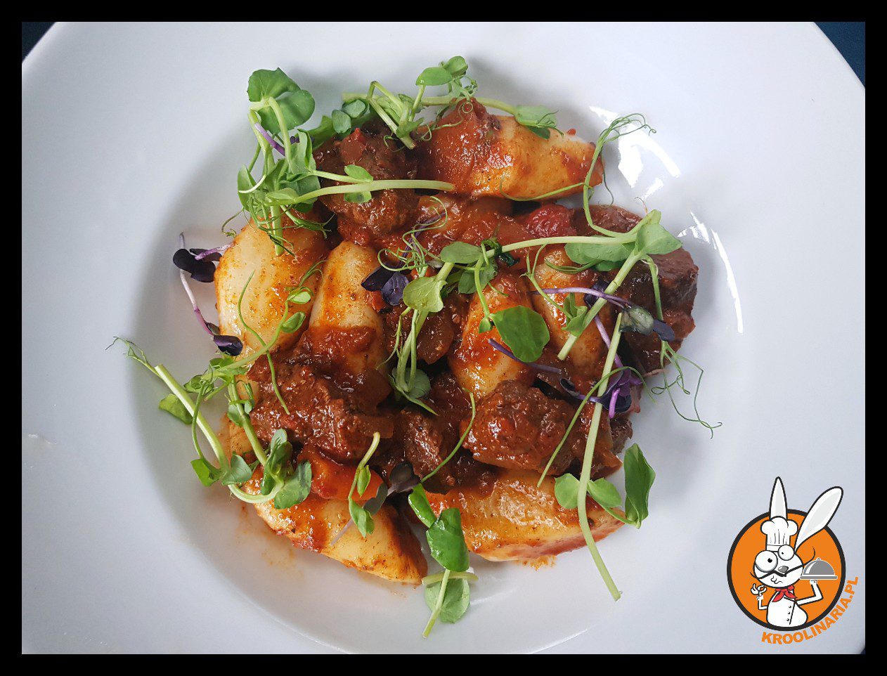 Gulasz wołowy z ajvarem