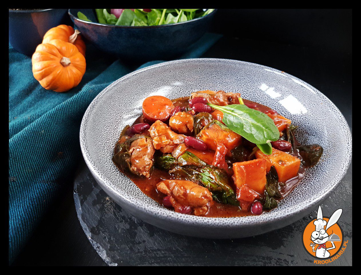 Gulasz z kurczaka w sosie pomidorowym