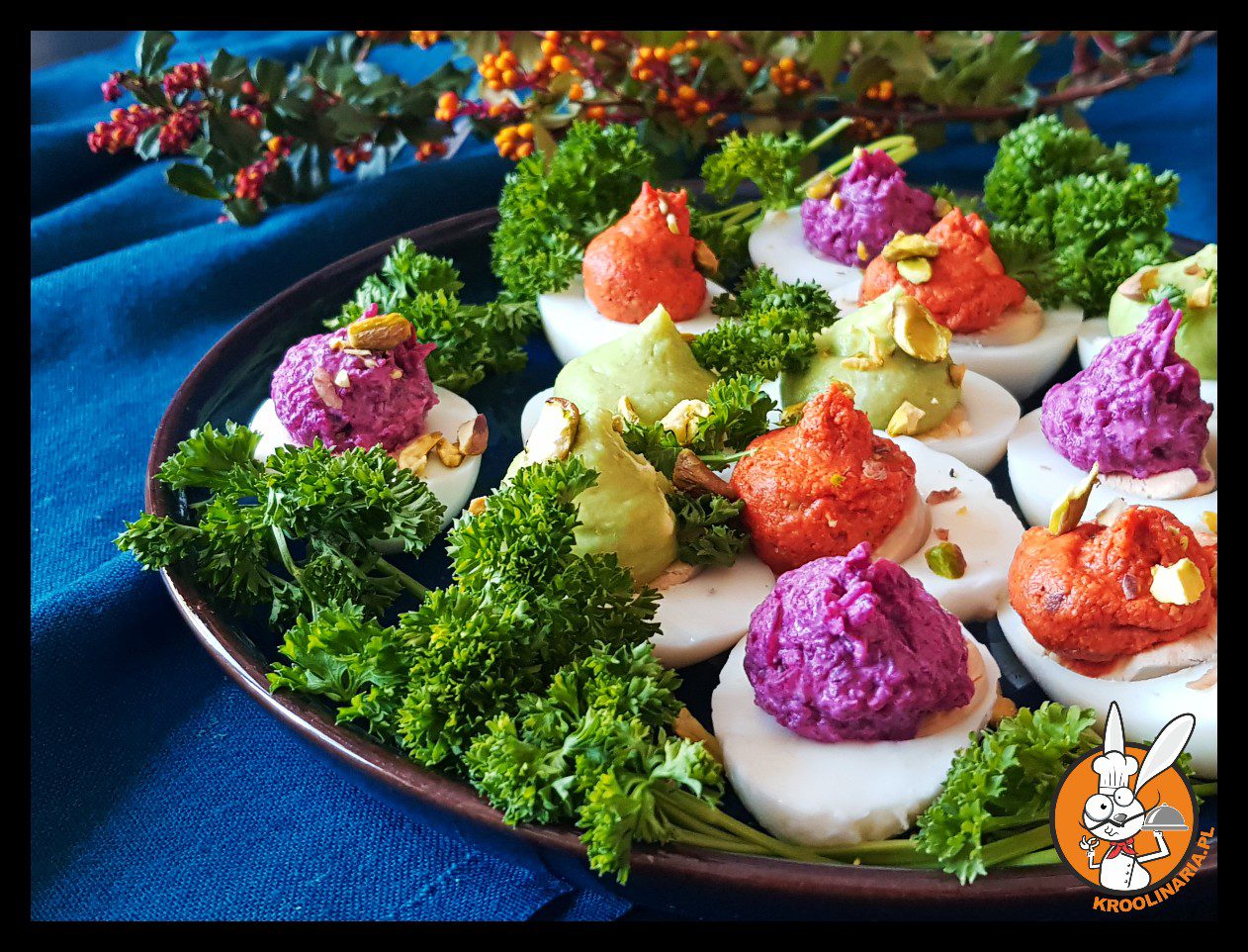 Kolorowe jajka z warzywnymi pastami