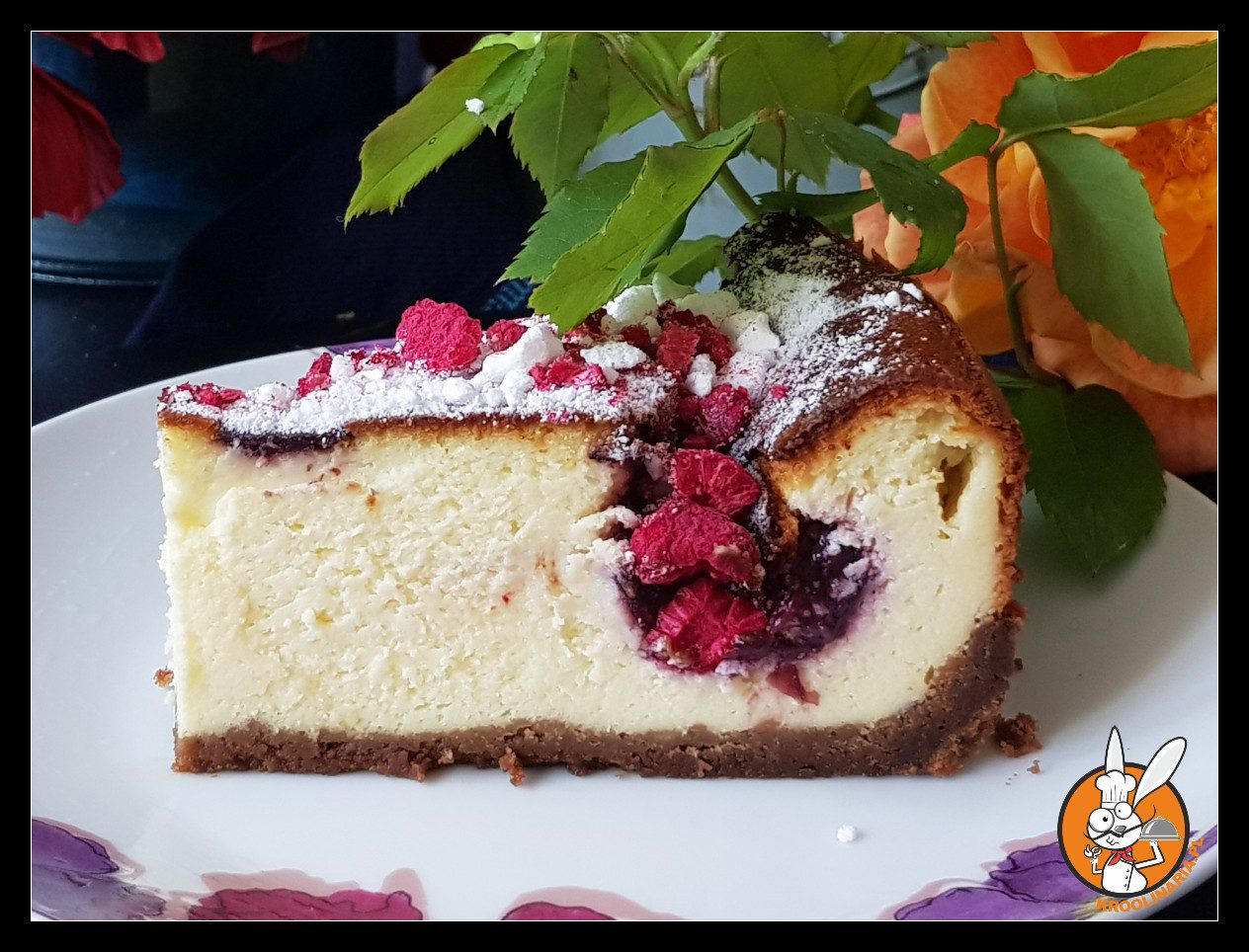 Sernik na jogurtach greckich z frużeliną porzeczkową