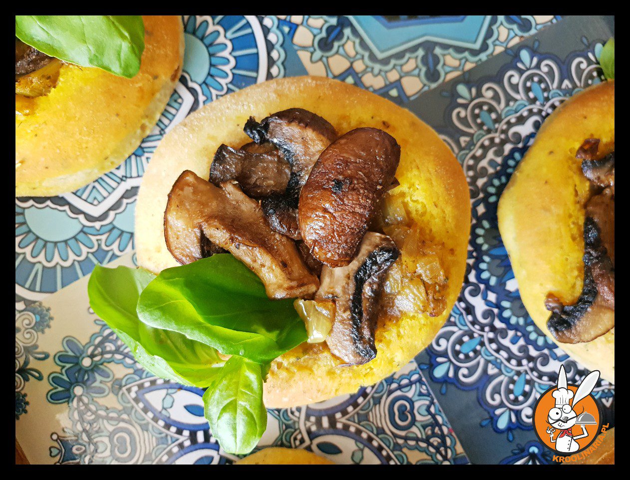 Bułeczki z nadzieniem pieczarkowym