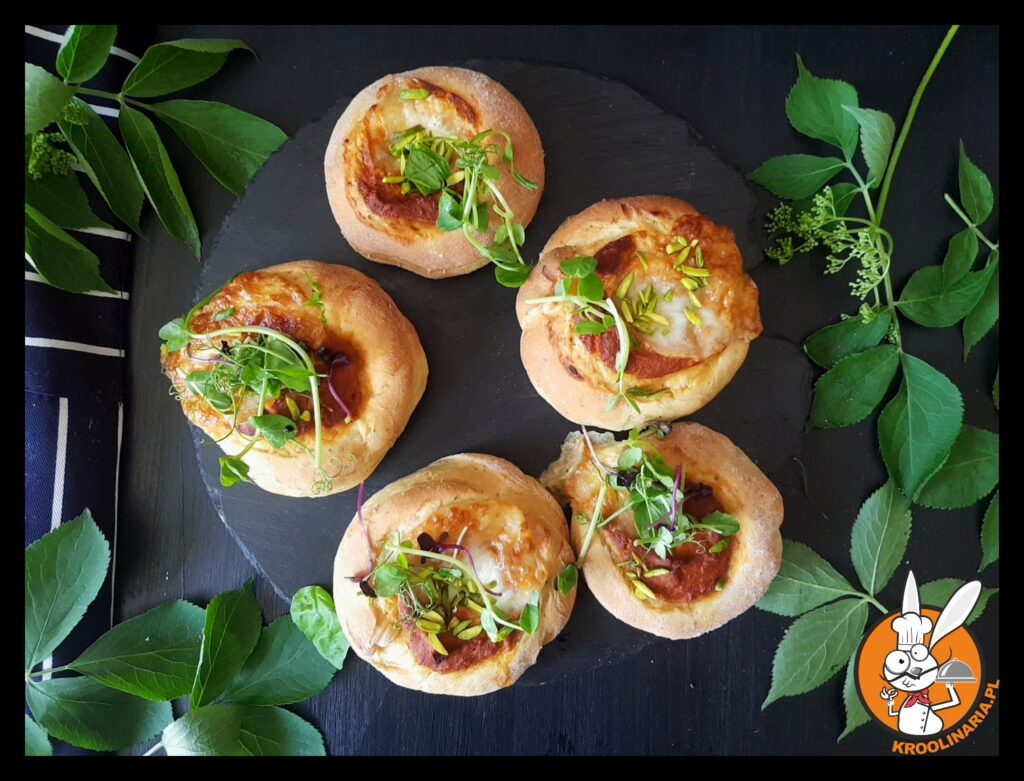 drożdżówki z sosem 