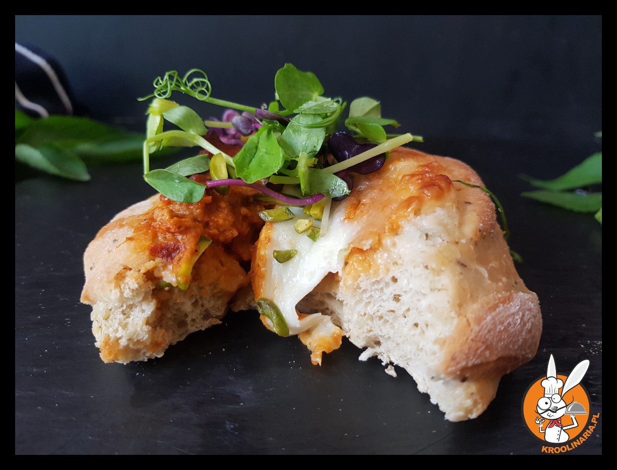 Bułeczki z sosem pomidorowym i mozarellą