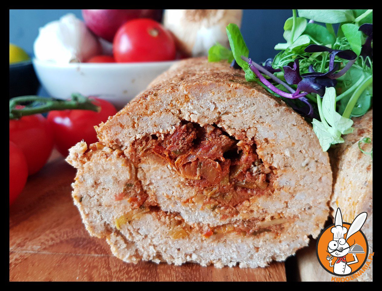 Mięsna rolada z nadzieniem z suszonych pomidorów