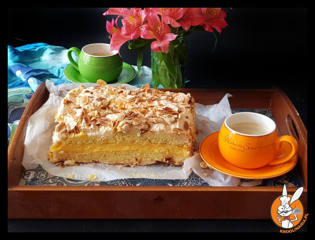 ciasto z kremem i migdaami