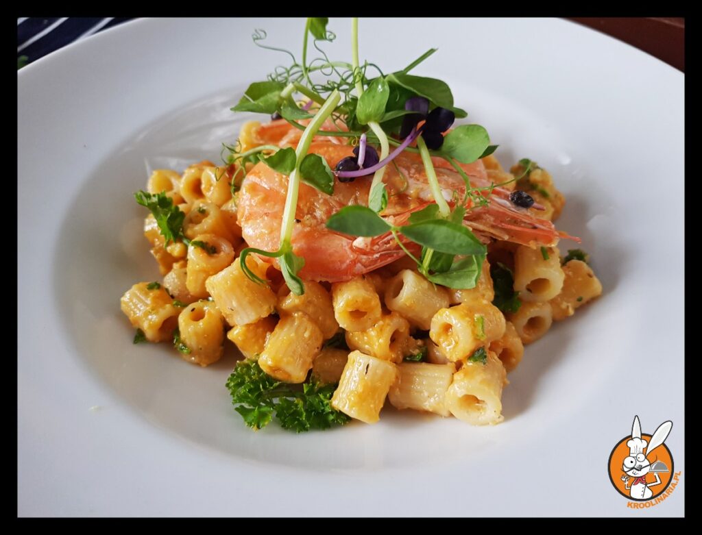 Makasron z marchewkowym pesto i krewetkami 