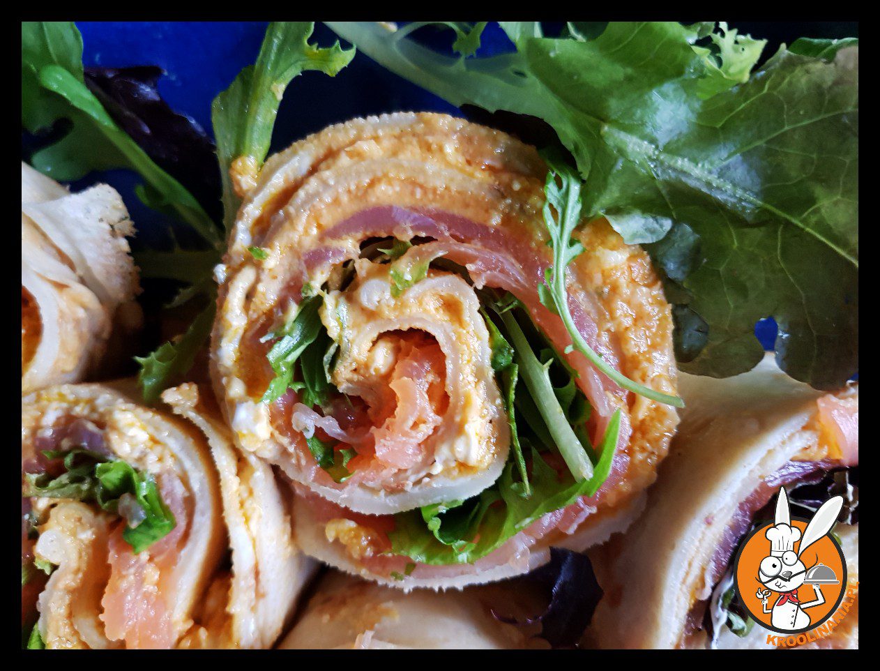 Naleśniki z marchewkowym pesto i łososiem