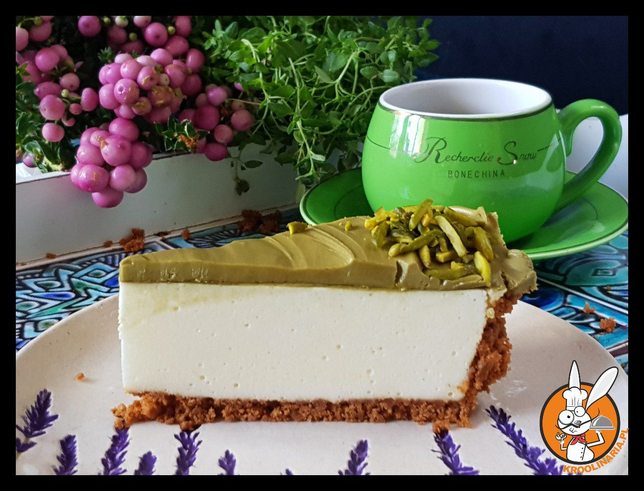 Sernik na zimno z kremem pistacjowym