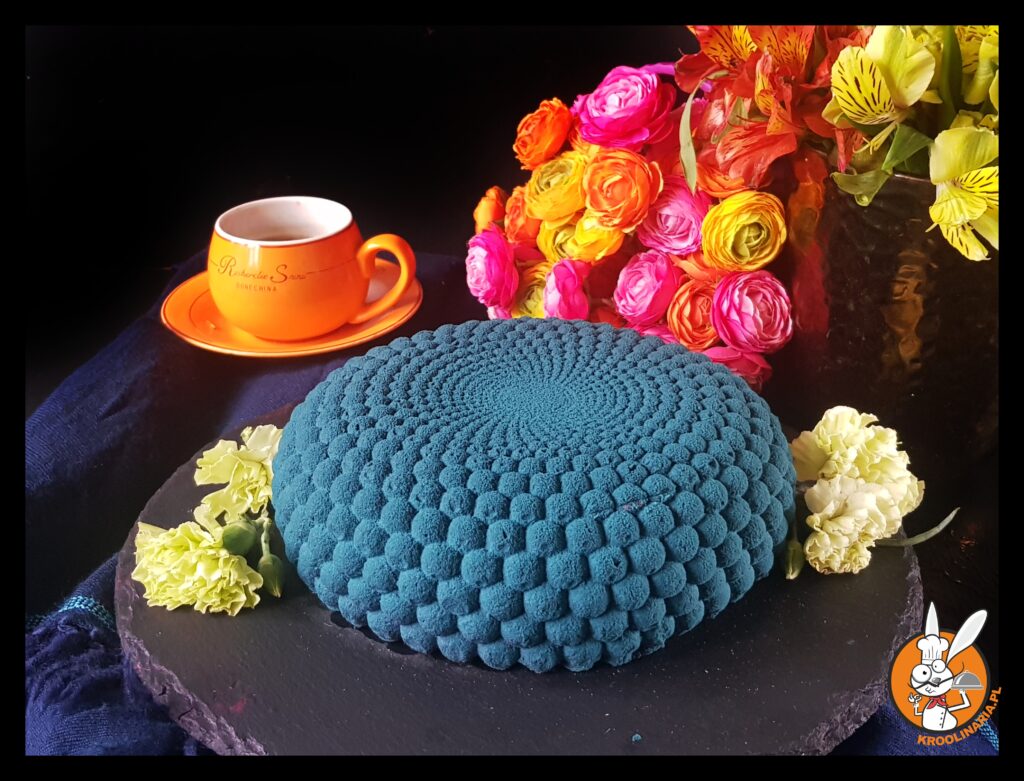 Ciasto musowe porzeczkowe z zamszem jadalnym 