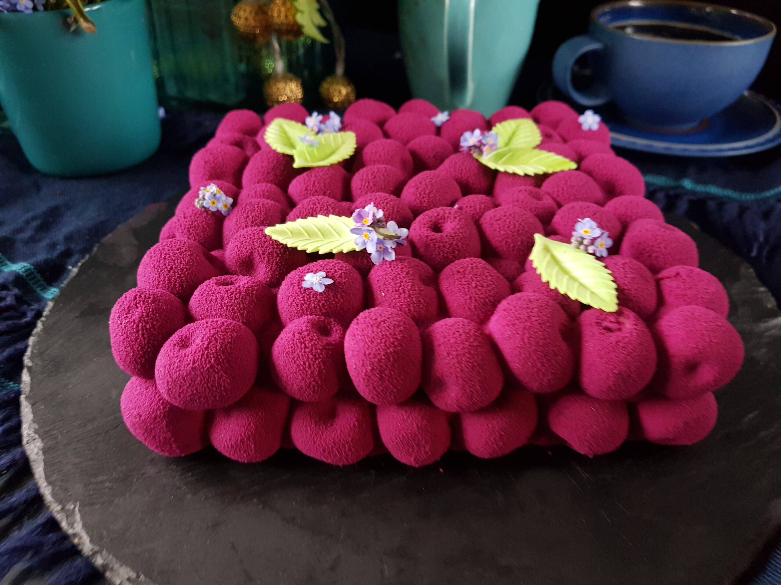 Ciasto musowe, wiśniowe z jadalnym zamszem