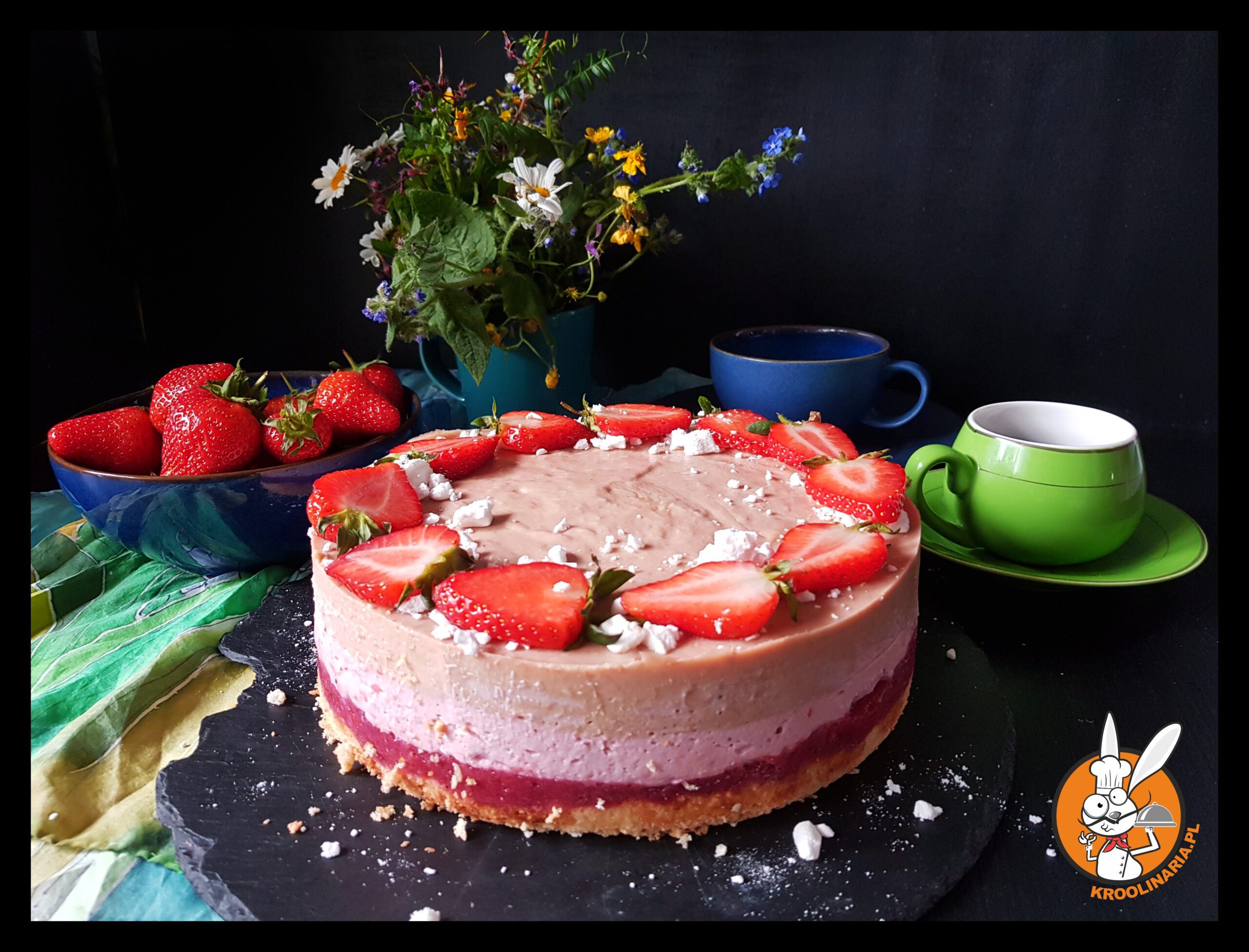 Ciasto z kremem truskawkowym i rabarbarowym