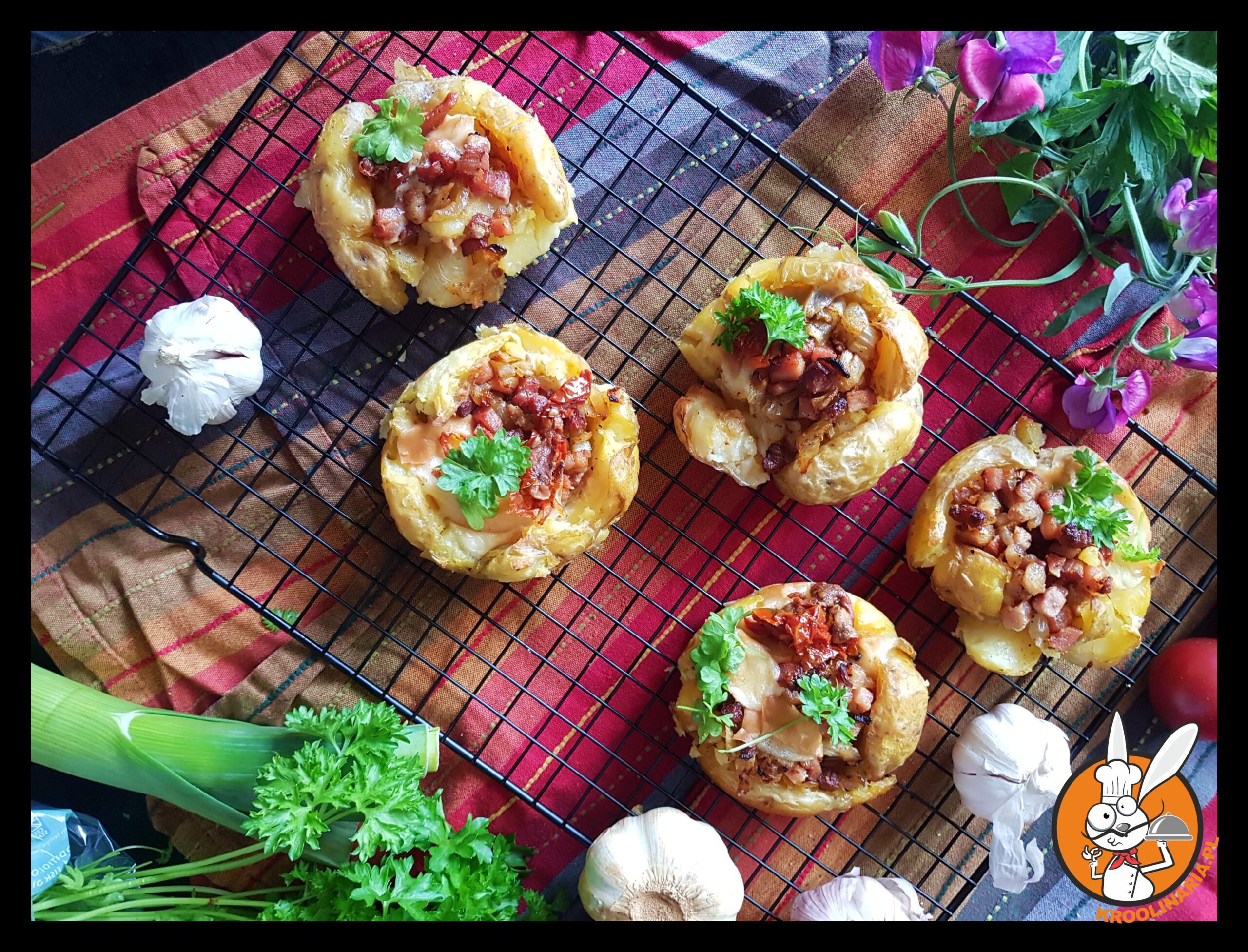 Rozgniecione ziemniaki zapiekane z boczkiem