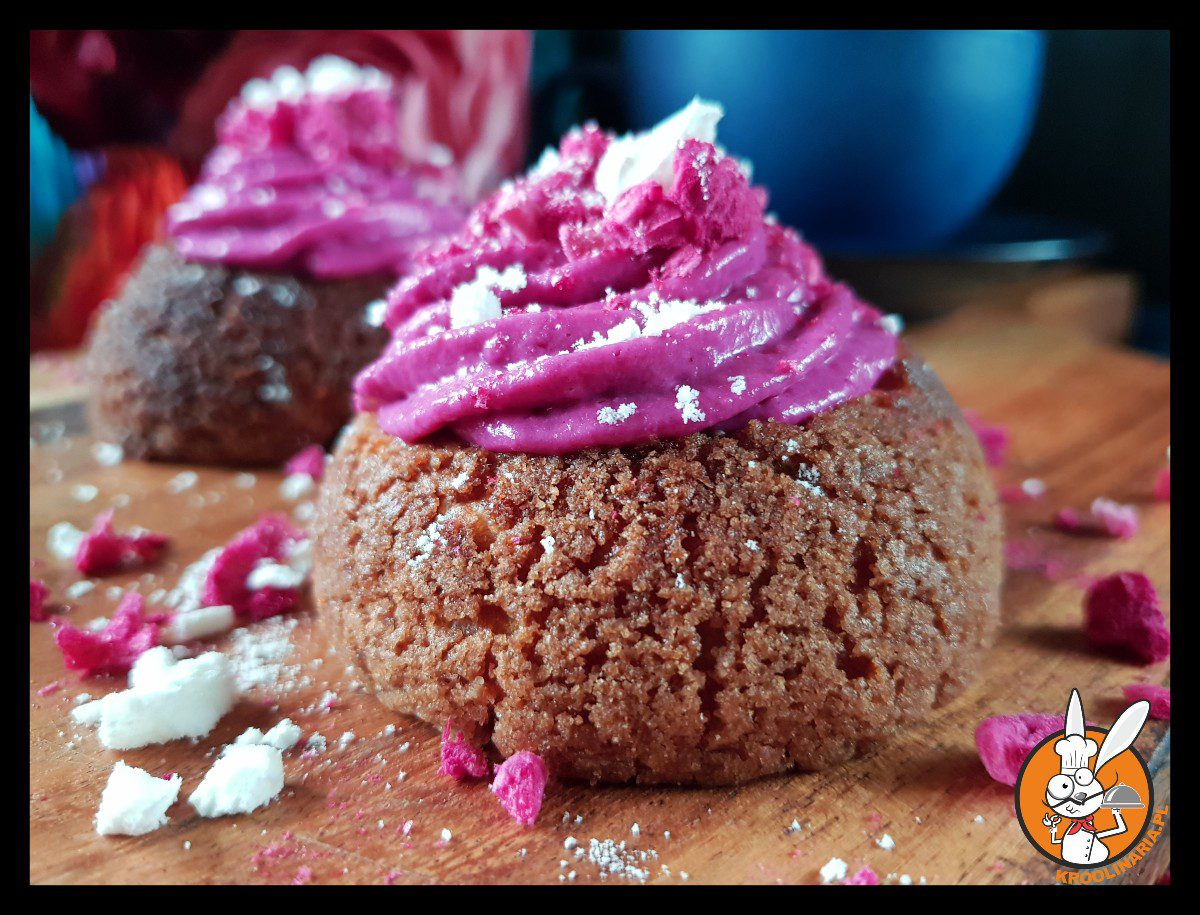 Ptysie z kruszonką i malinowym kremem namelaka