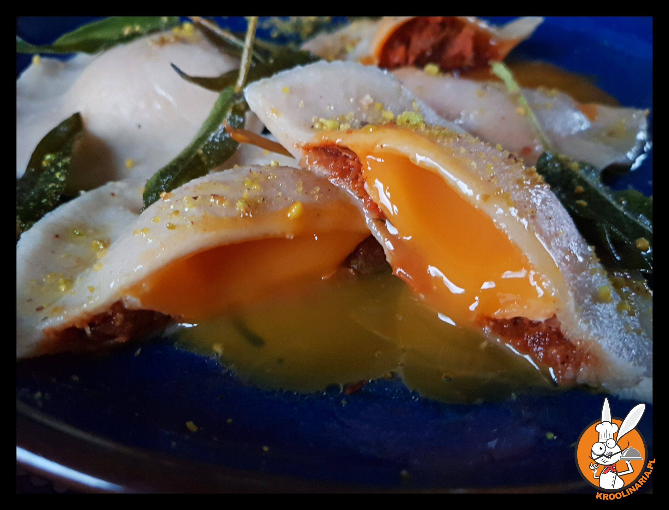 pierogi z żóltkiem