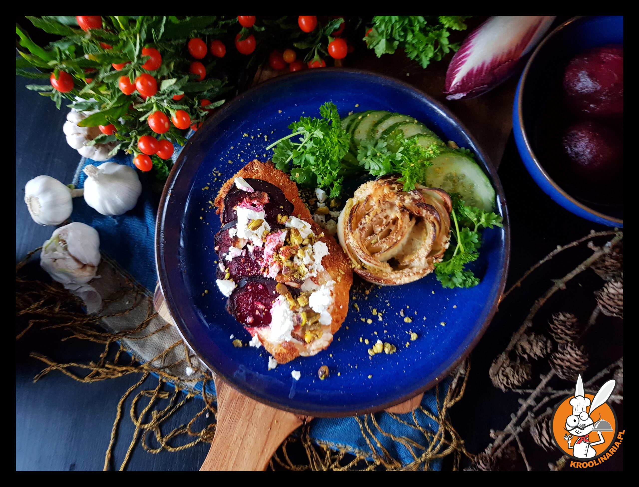 Pierś z kurczaka w orzechowej panierce z burakiem i fetą