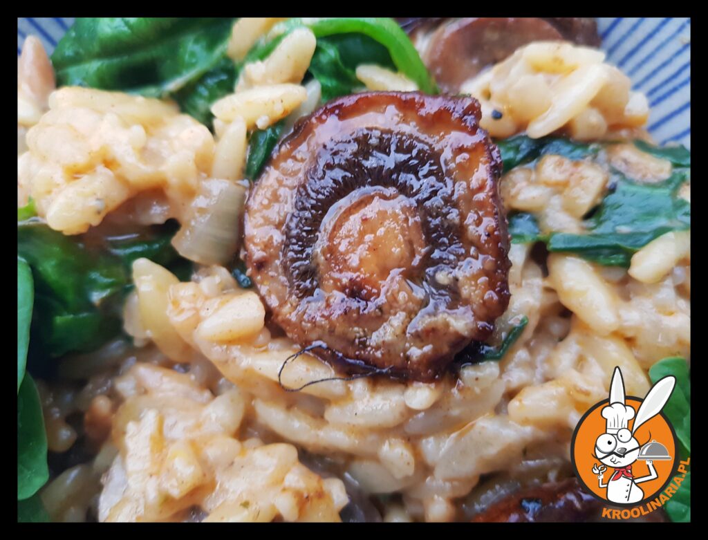kremowy makaron z dodatkami 