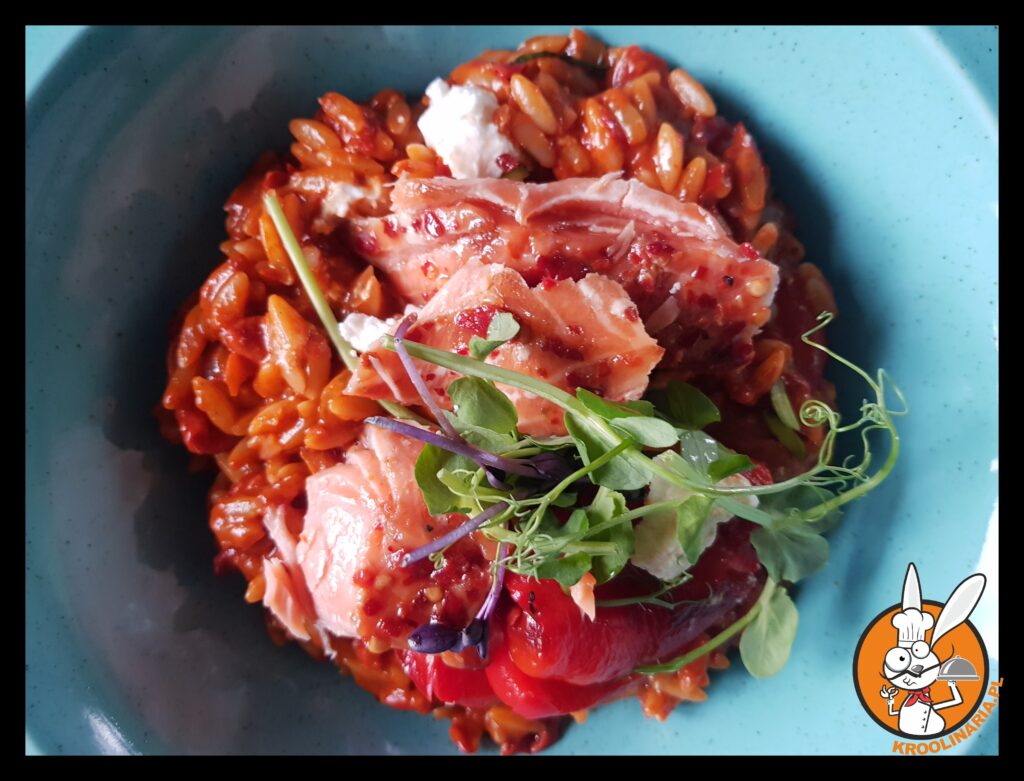 makaron orzo z ajvarem 