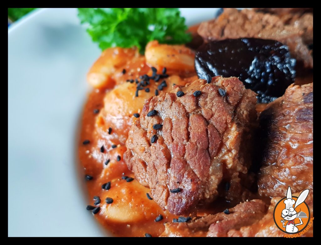 fasola ze śliwkami i wołowiną