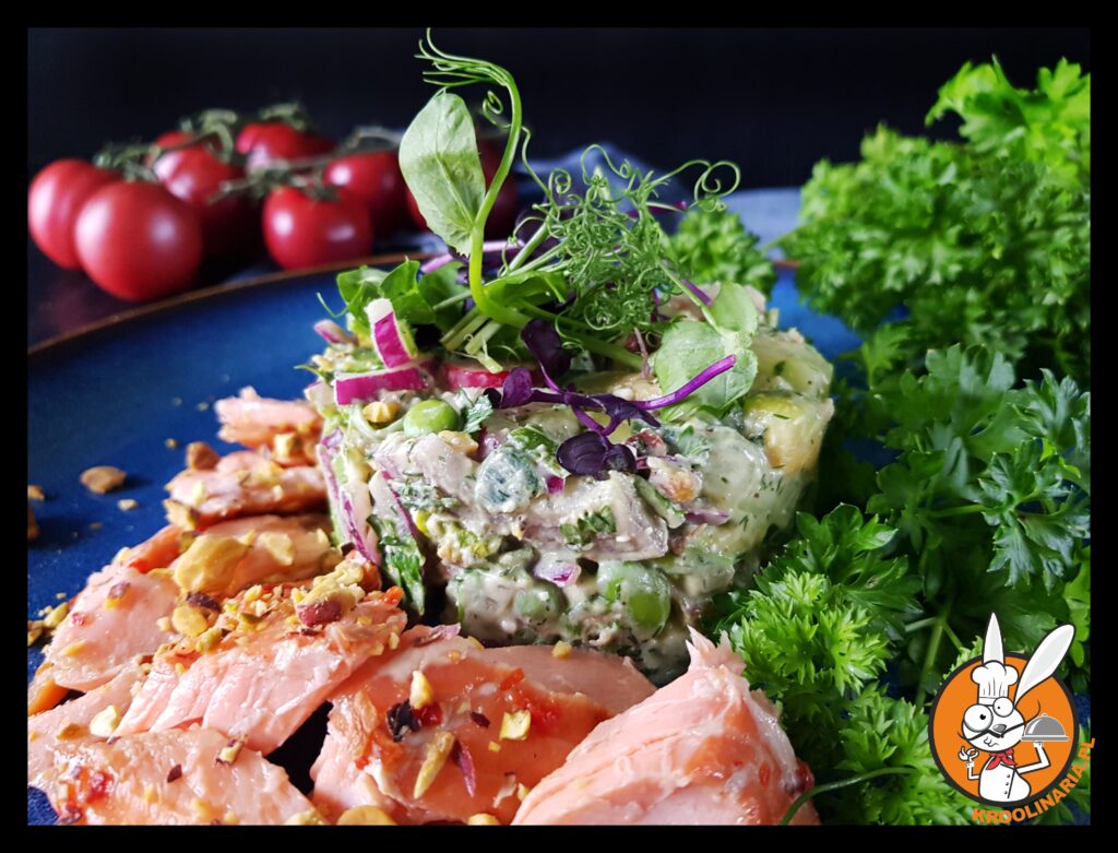 sałatka z sosem jogurtowym 