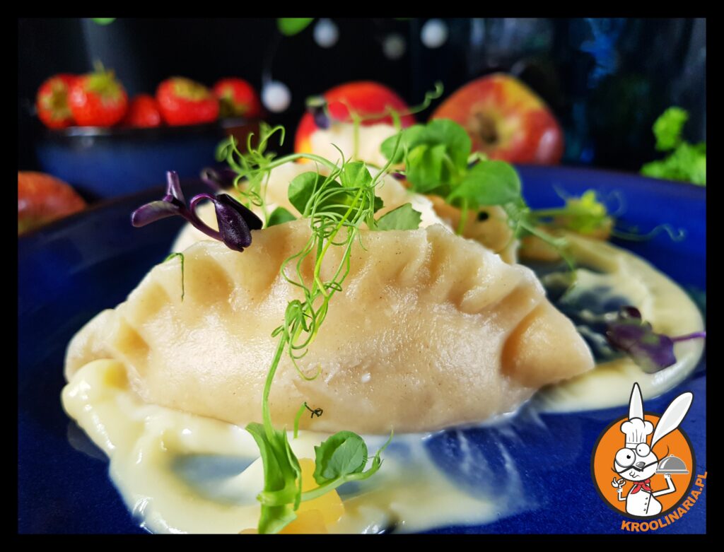 pierogi z nadzieniem jabłkowym 
