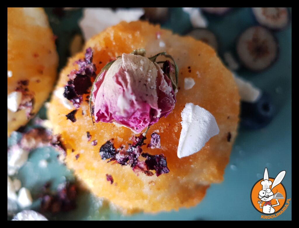 kluski twarogowe z jagodami 