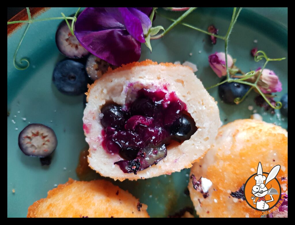 kluski z nadzieniem jagodowym 