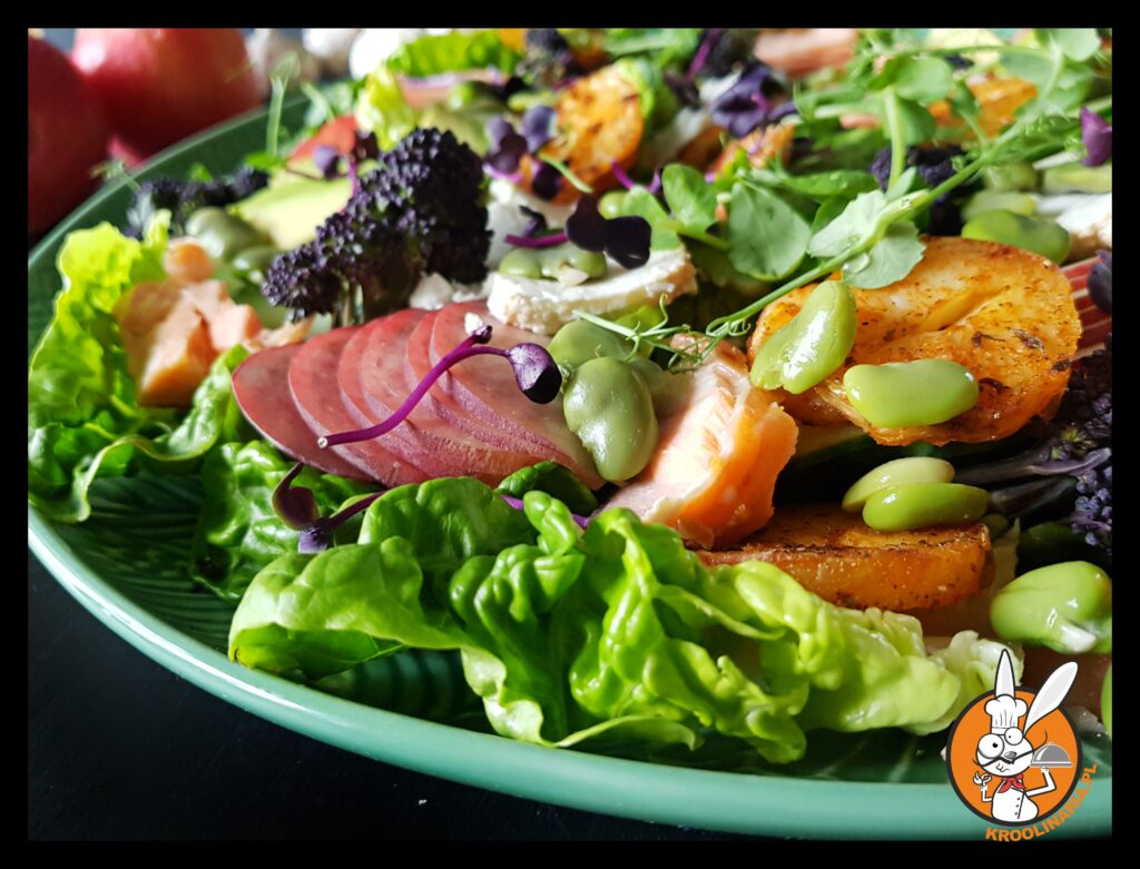 sałatka z brzoskwiniami