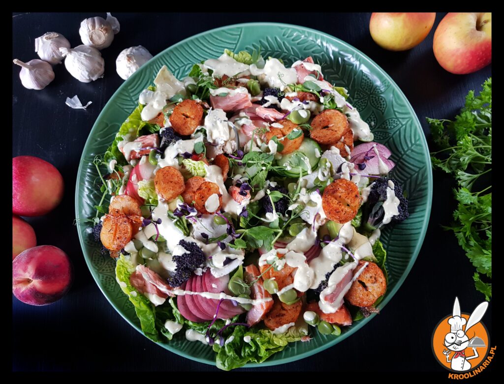 sałatka z sosem jogurtowym 