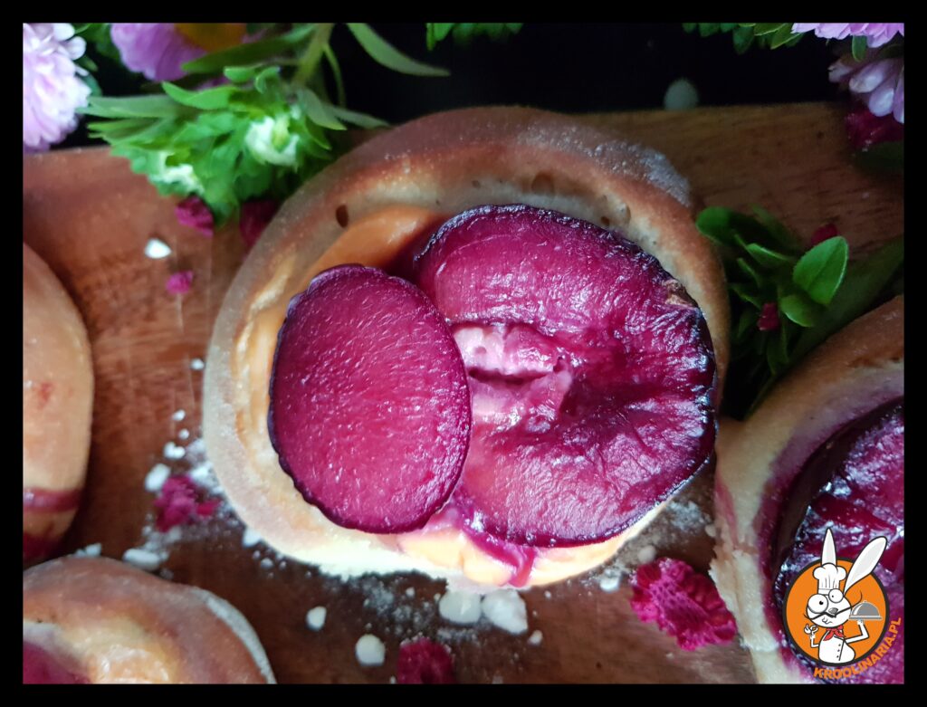 bułeczki ze śliwkami 