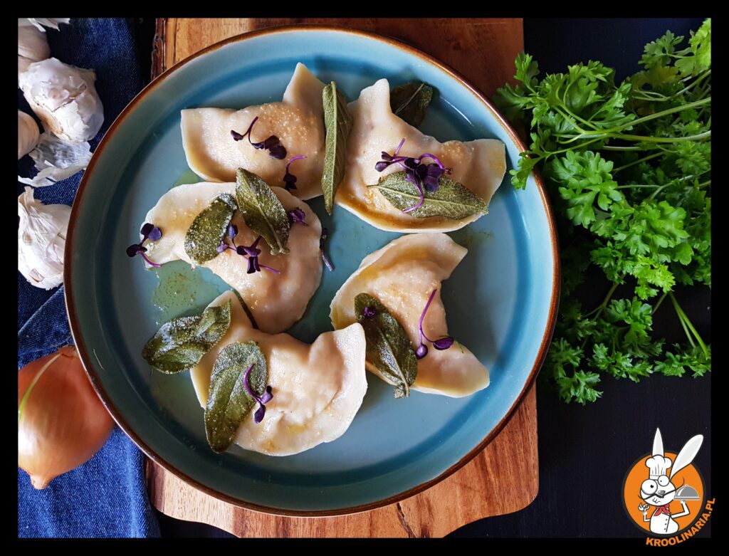 pierogi z wédzonym twarogiem 