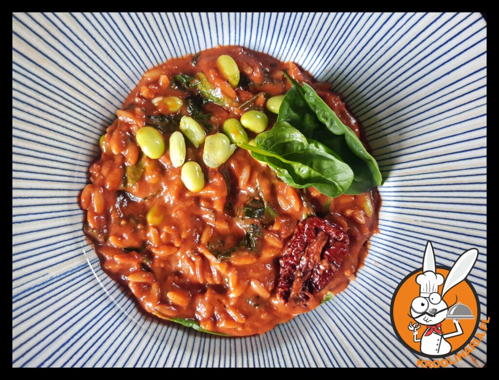 makaron w sosie pomidorowym 