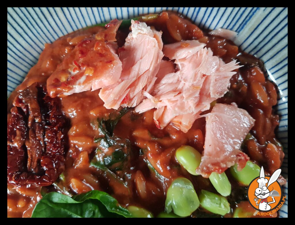 kremowy makaron z suszonymi pomidorami 