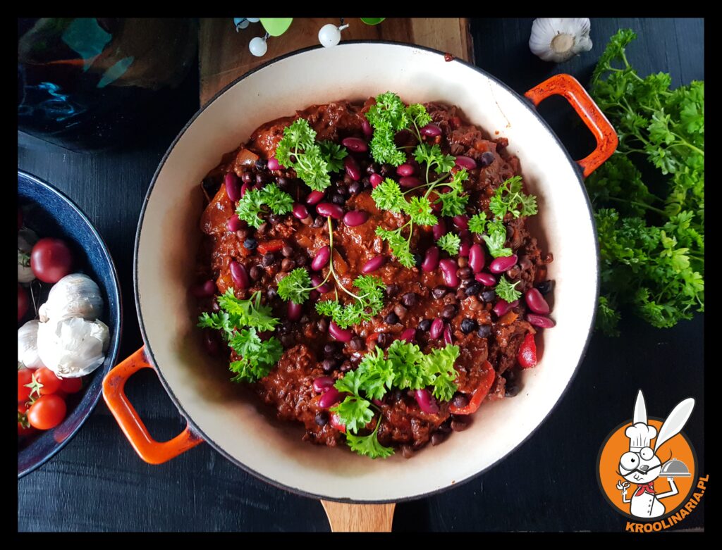 chilli con care w sosie pomidorowym 