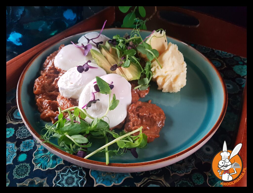 jajka w koszulce z pieczarkami 