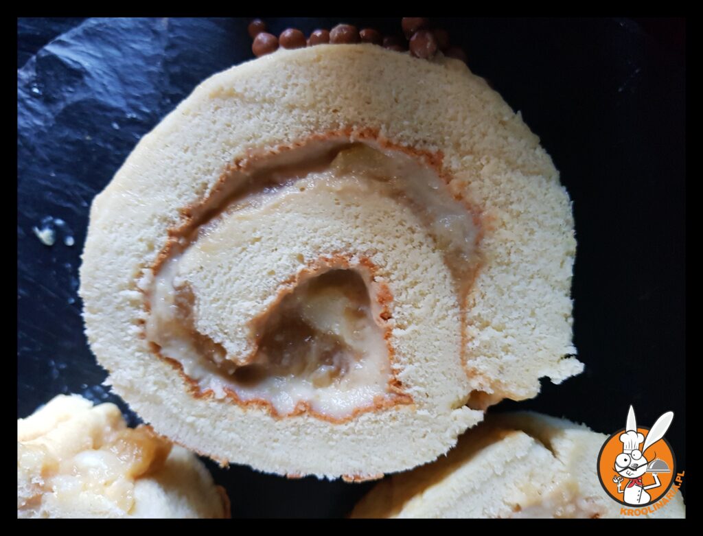 lekka rolada z kremem jabłkowym 