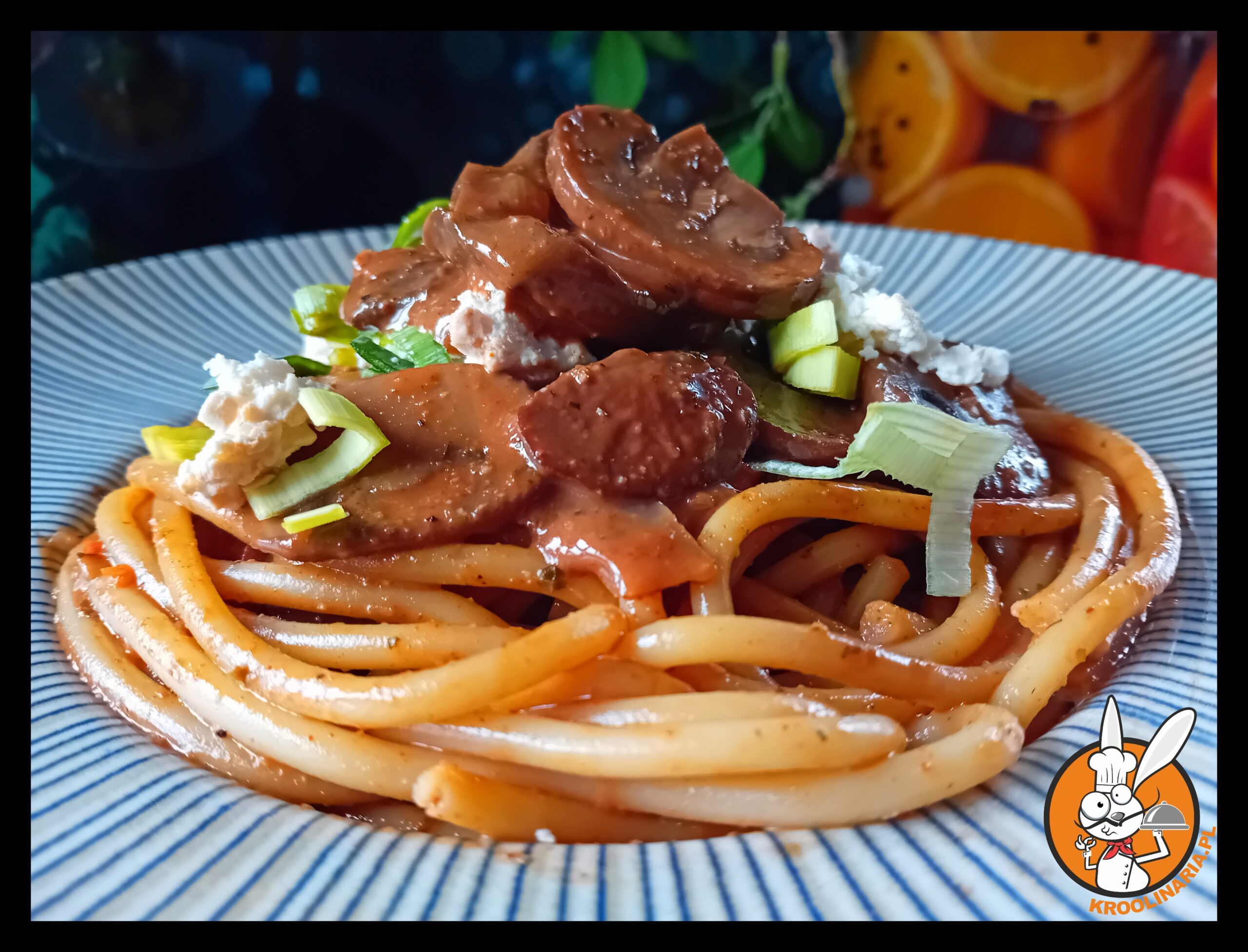 makaron z sosem pieczarkowym