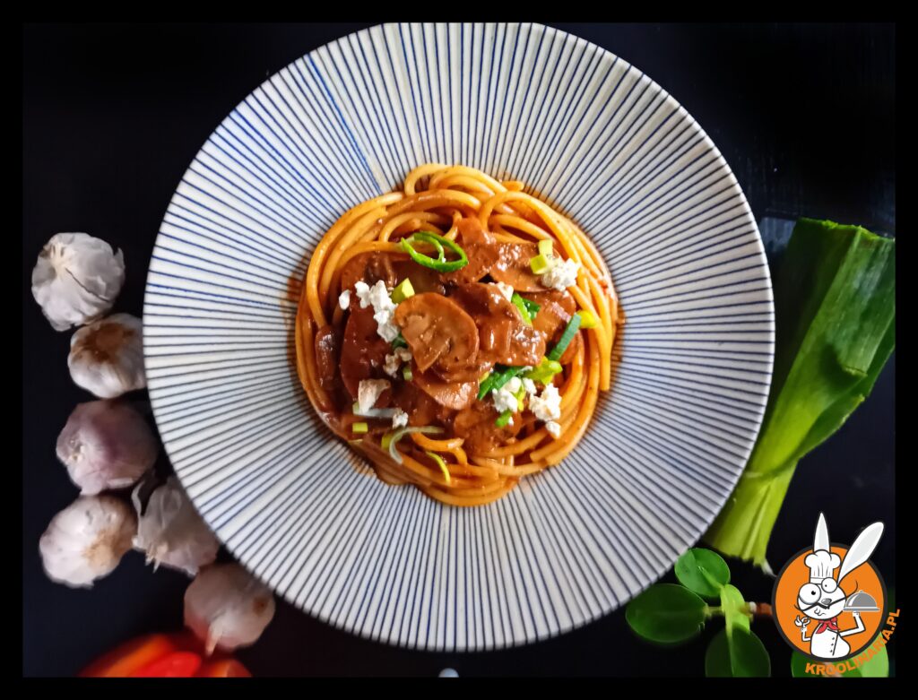 sos pieczarkowy z wędzonym twarogiem 