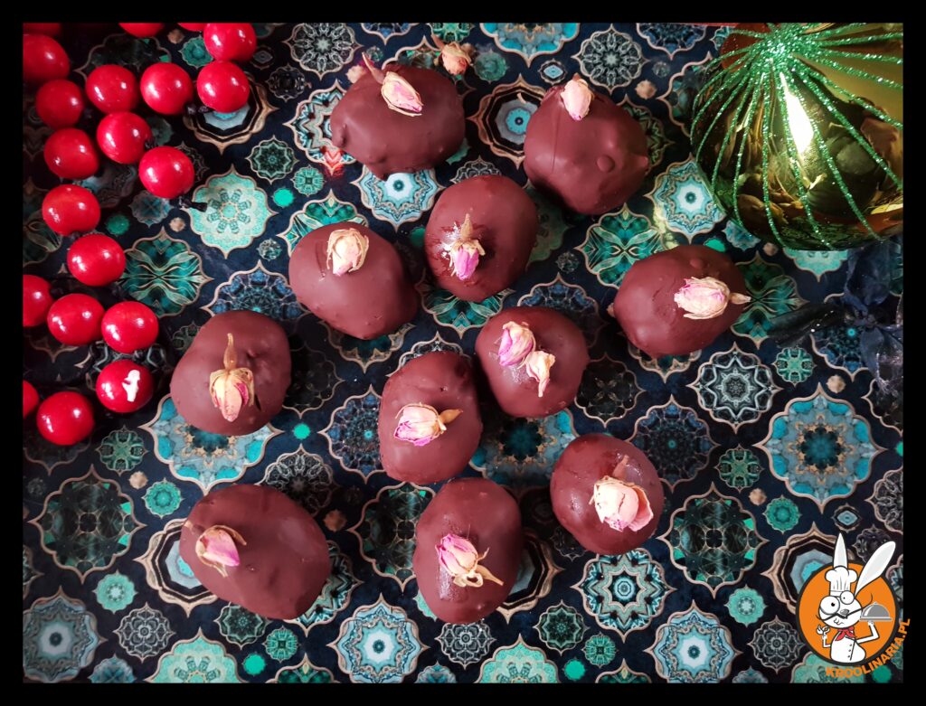 śliwki w masie marcepanowej 