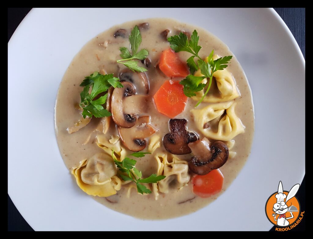 barszcz z pierożkami 