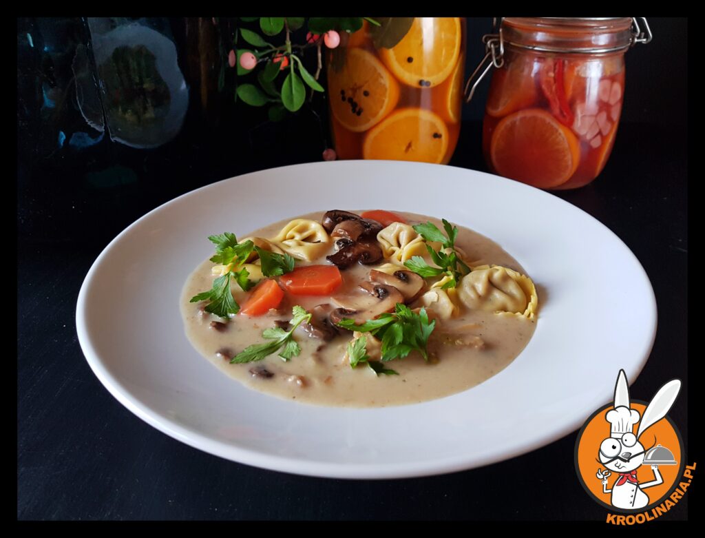 barszcz z pierożkami 