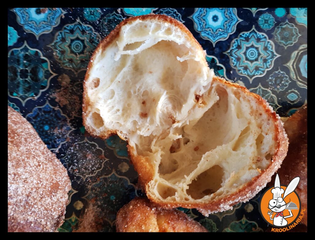 popovers z pieczonymi śliwkami 