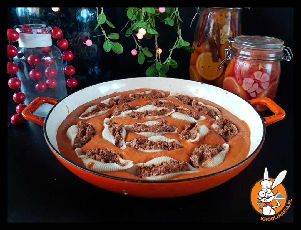 muszle makaronowe w sosie pomidorowym