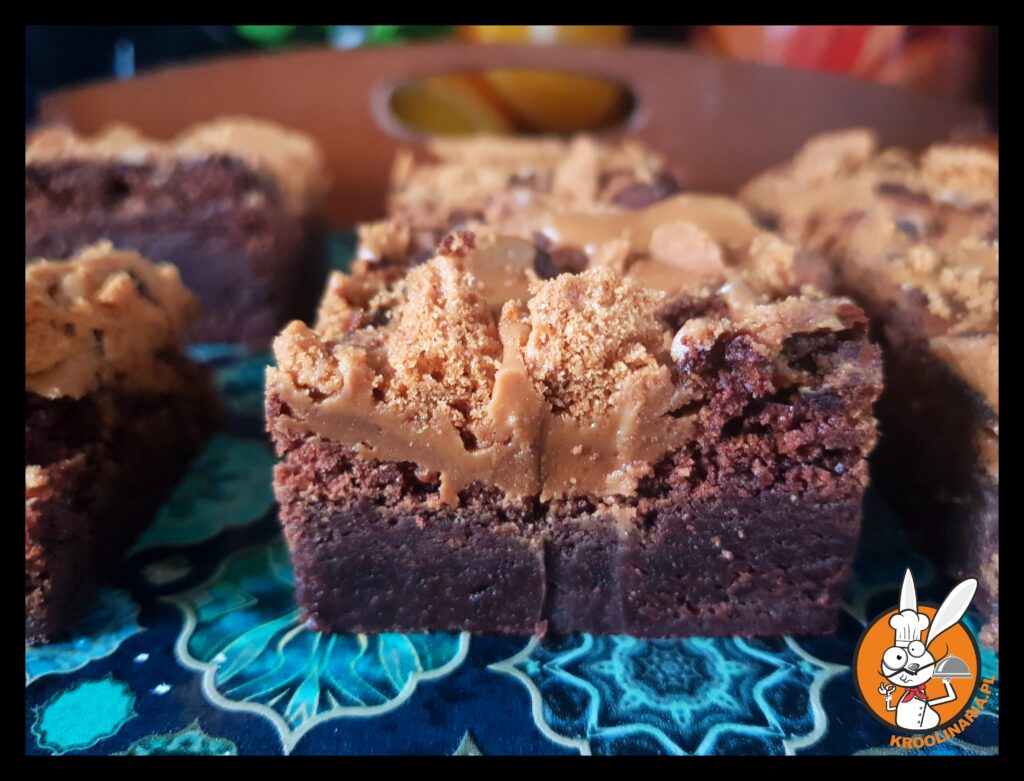 brownie z kremem lotus