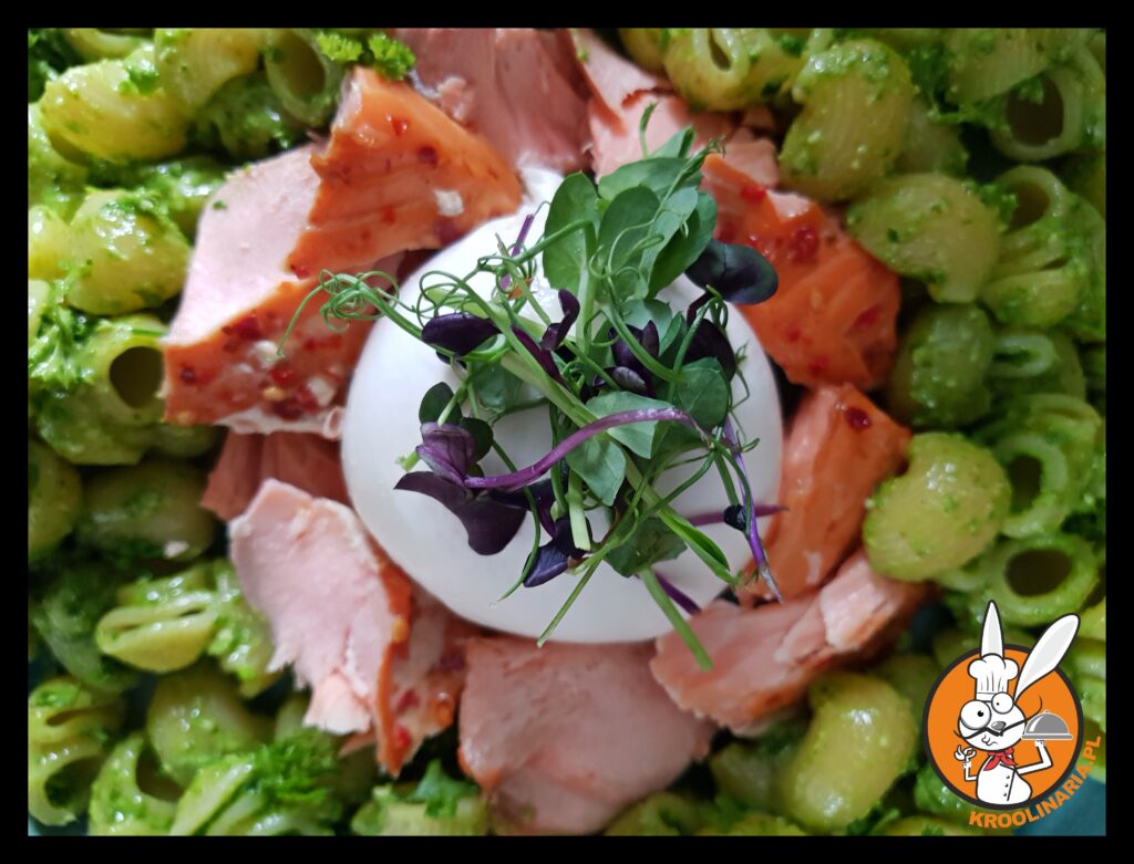 makaron z łososiem i pesto