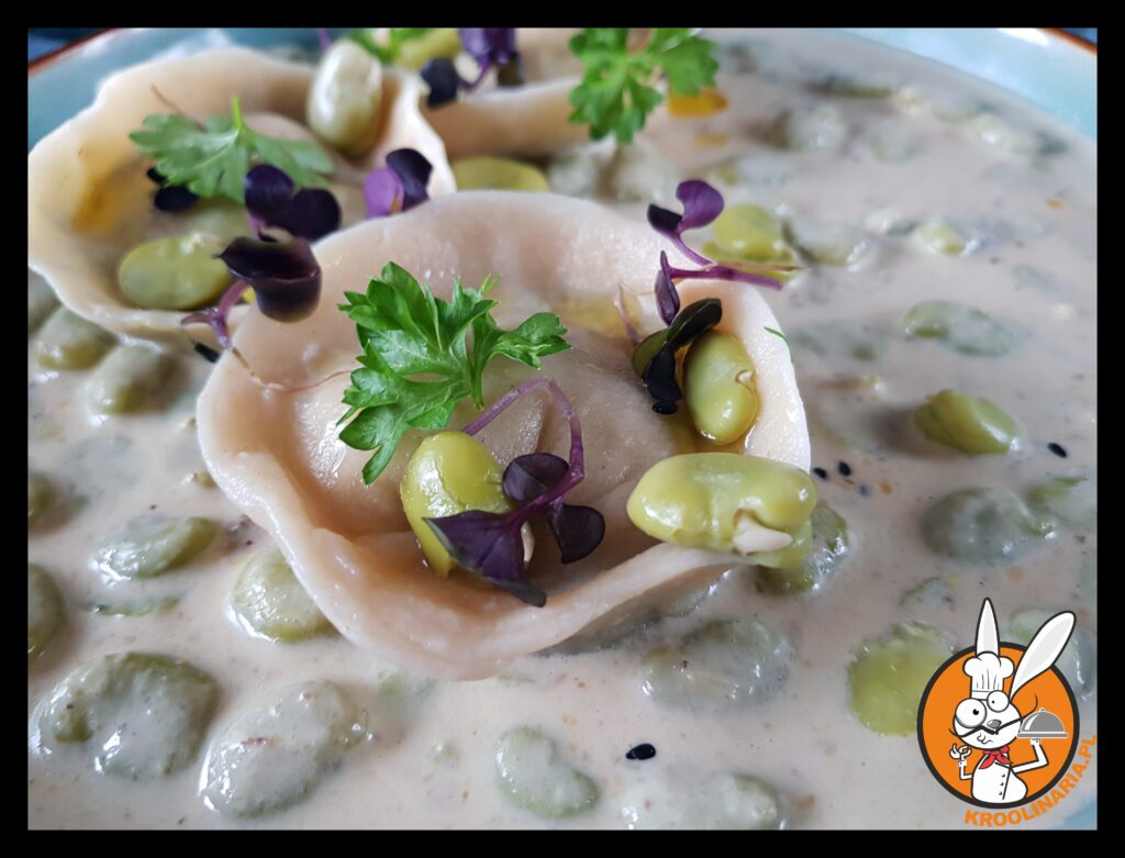 pierogi z sosem pleśniowym 