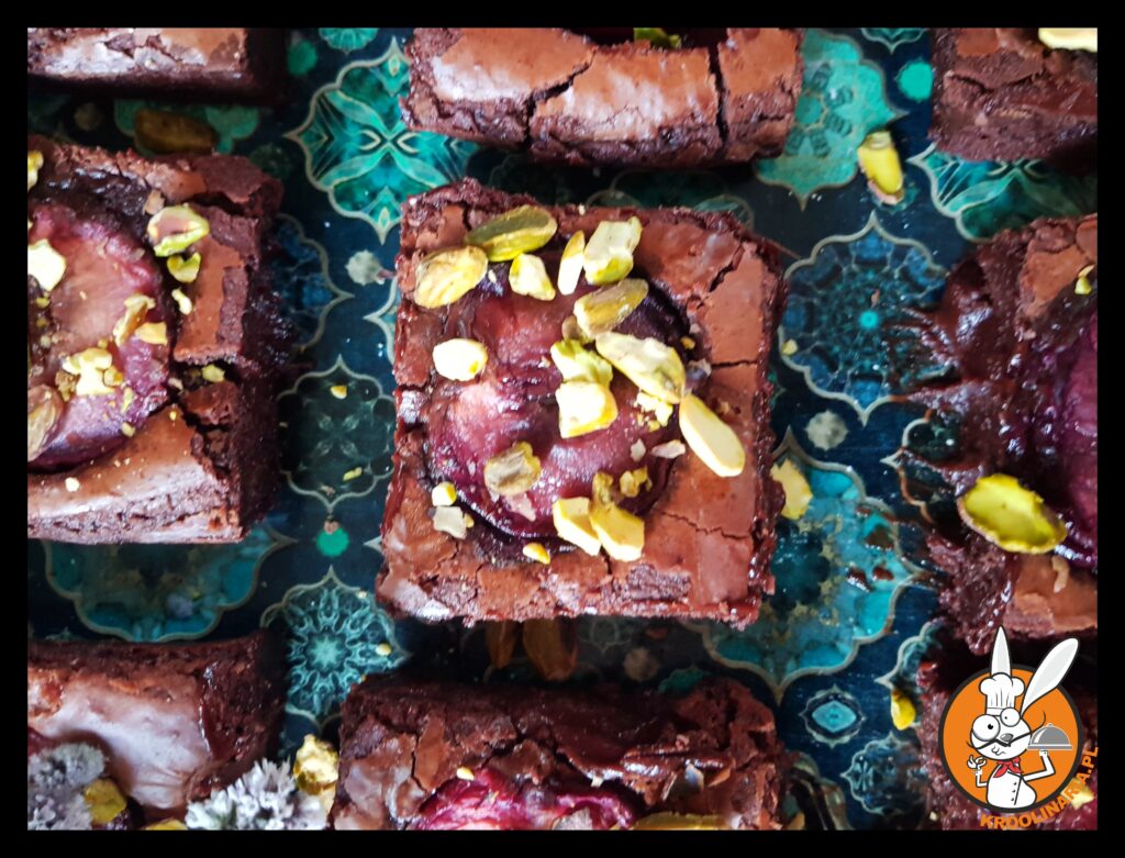 brownie ze śliwkami 